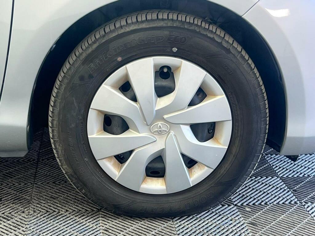 Toyota Yaris Yaris Hybrid Icon Cvt Red #16