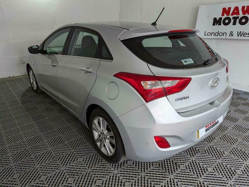 Hyundai I30 1.6 Crdi Blue Drive Silver #4
