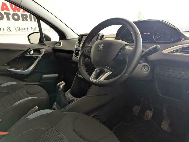 Peugeot 208 1.2 Vti Allure Euro 5 White #34