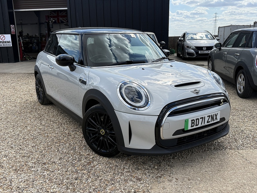 Mini Electric Cooper Se Level 2 White