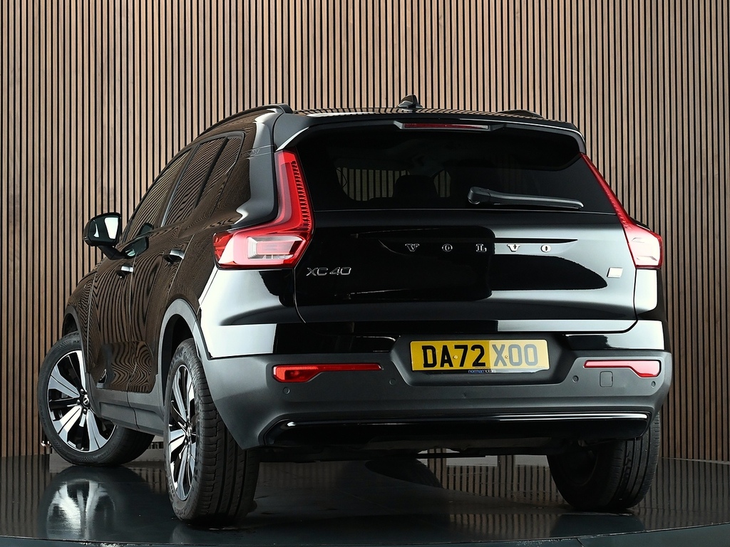 Volvo XC40 1.5H T5 Recharge 10.7Kwh Ultimate Dark Suv Pet DA72XOO Black #2