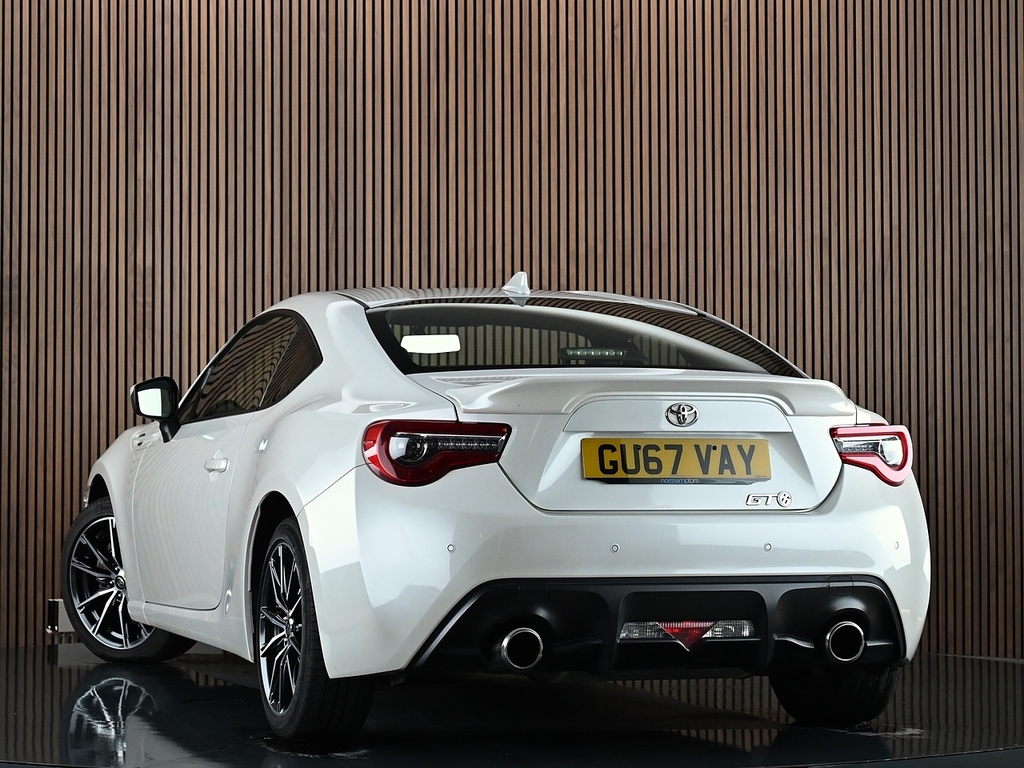 Toyota GT86 2.0 Boxer D-4s Pro Coupe Euro 6 2 White #2