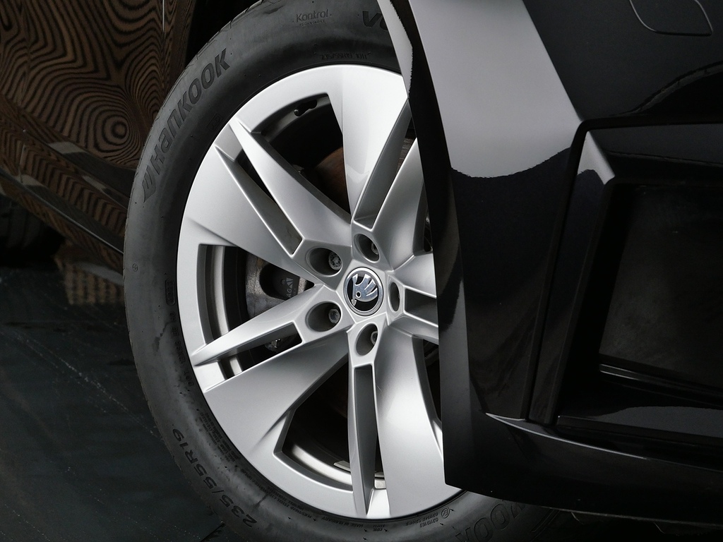 Skoda ENYAQ 132Kw 60 Edition 62Kwh Silver #20
