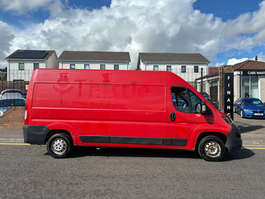 Peugeot Boxer 2.0 Bluehdi 335 Professional Panel Van Red