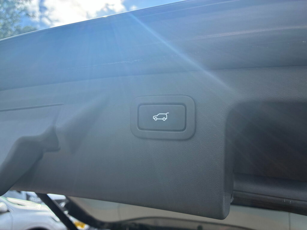 Land Rover Discovery Sport 2L Se Tech White #17