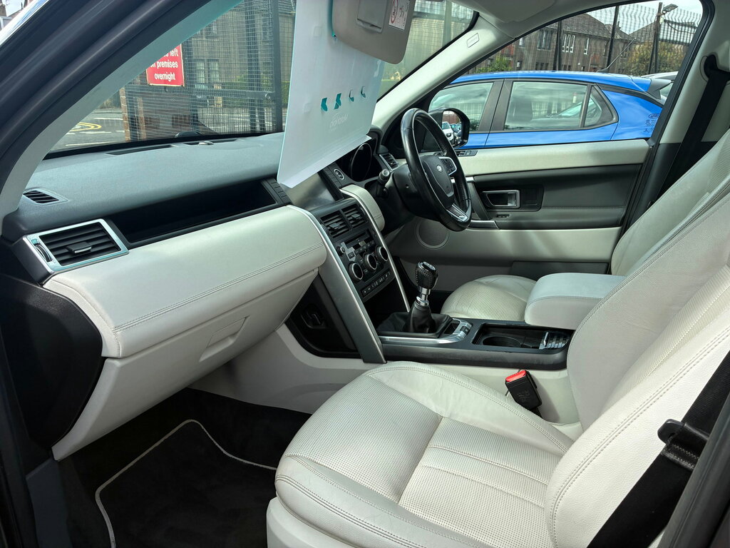 Land Rover Discovery Sport 2L Se Tech White #30