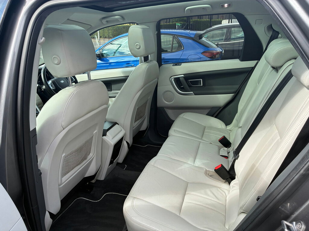 Land Rover Discovery Sport 2L Se Tech White #31