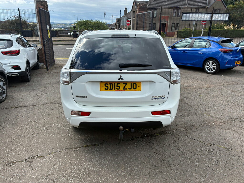 Mitsubishi Outlander 2.0H 12Kwh Gx4h Suv Plug-in Hybrid Cvt White #4