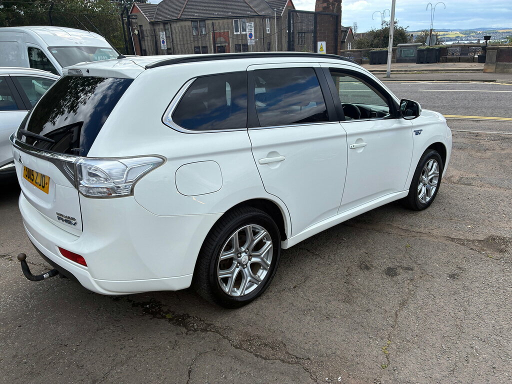 Mitsubishi Outlander 2.0H 12Kwh Gx4h Suv Plug-in Hybrid Cvt White #3