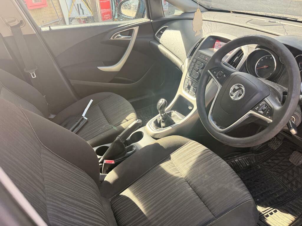 Vauxhall Astra 2010 1.6 Vvt 16V Sri Sport Hatch Black #12