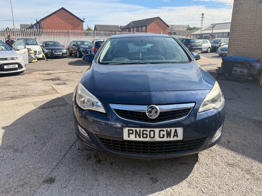 Vauxhall Astra 2010 1.6 Vvt 16V Sri Sport Hatch Black #2