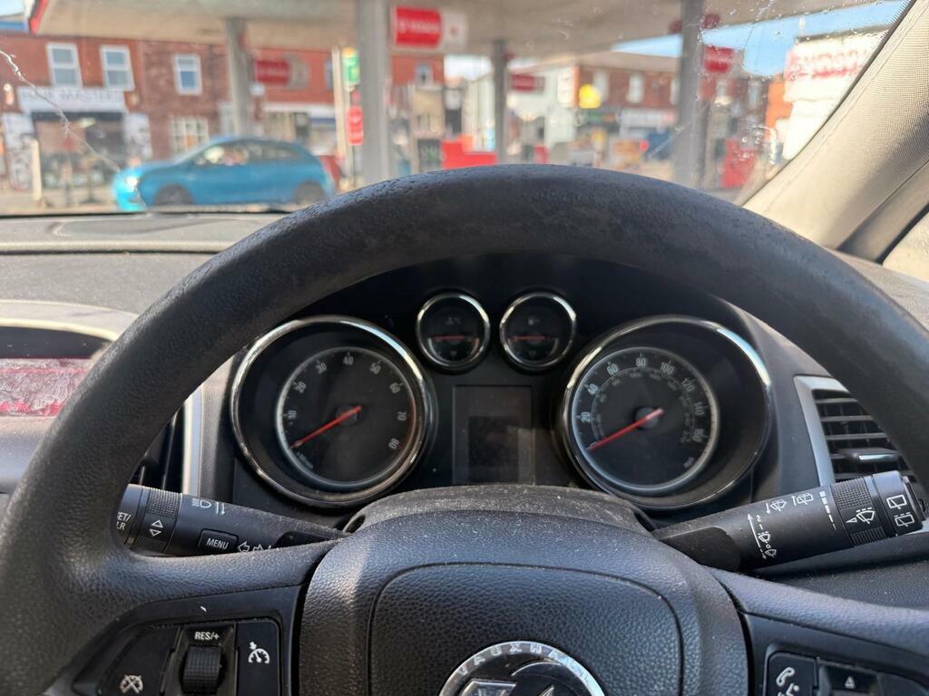 Vauxhall Astra 2010 1.6 Vvt 16V Sri Sport Hatch Black #11