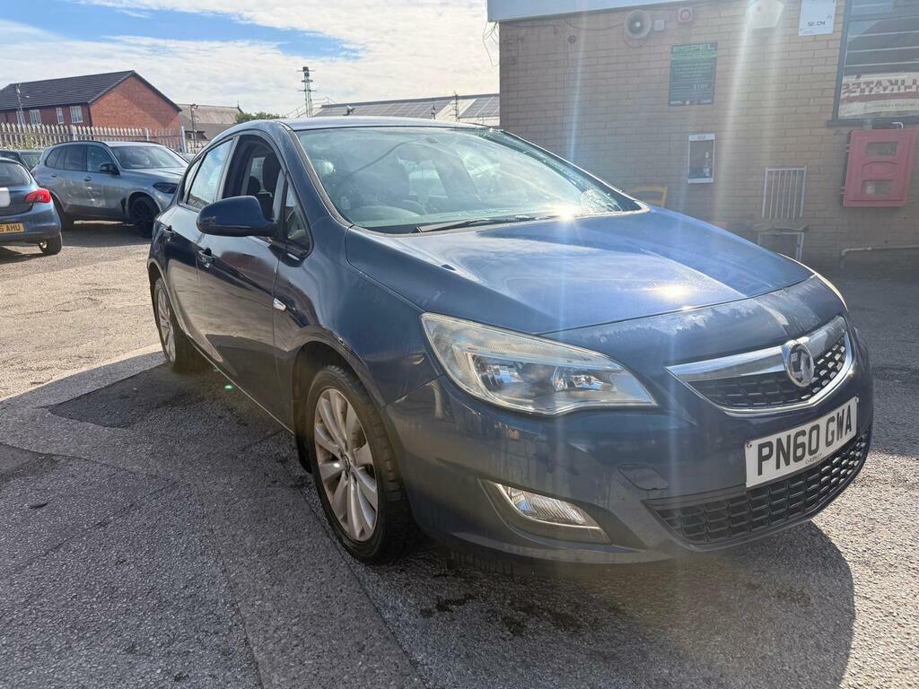 Vauxhall Astra 2010 1.6 Vvt 16V Sri Sport Hatch Black #1