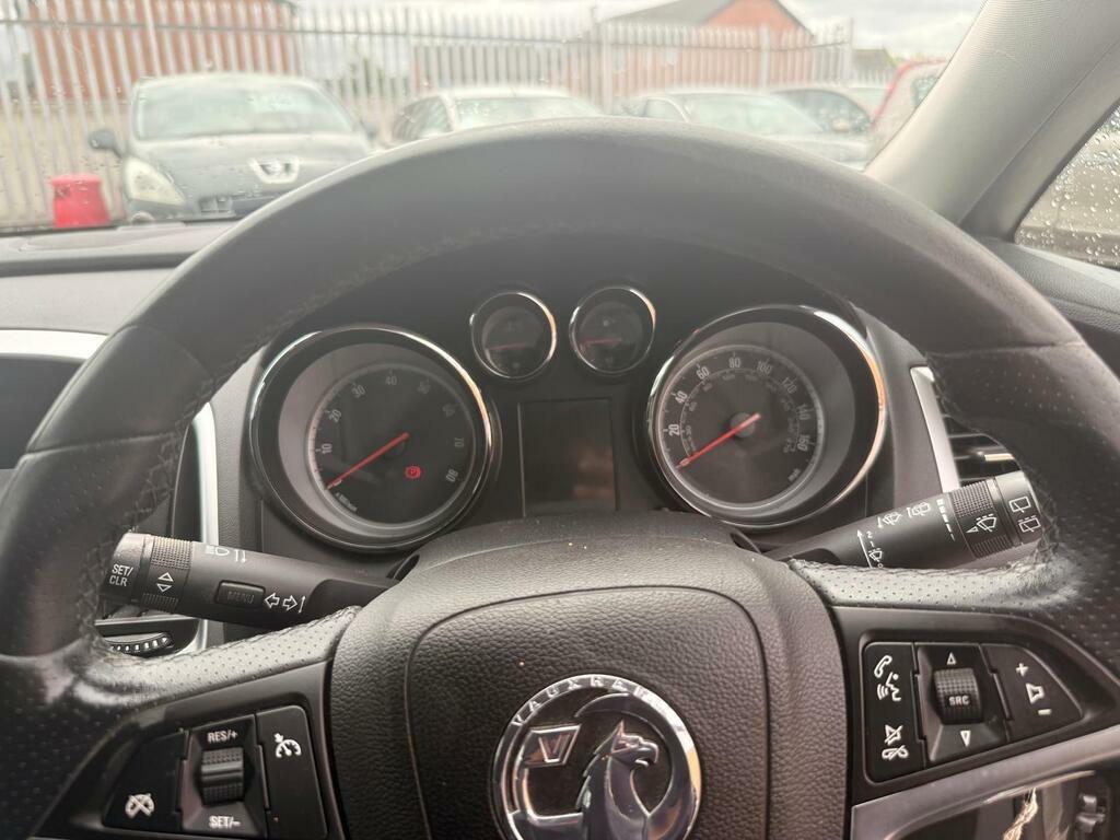 Vauxhall Astra 1.6 16V Se Sports Tourer Euro 5 White #10