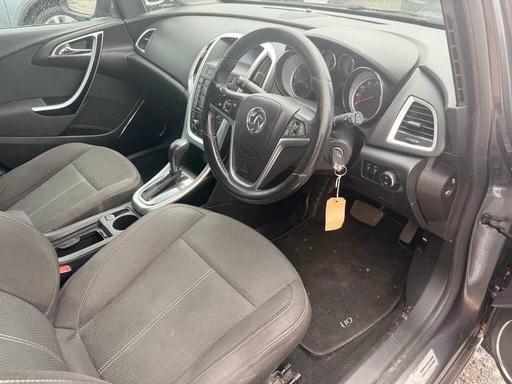 Vauxhall Astra 1.6 16V Se Sports Tourer Euro 5 White #12