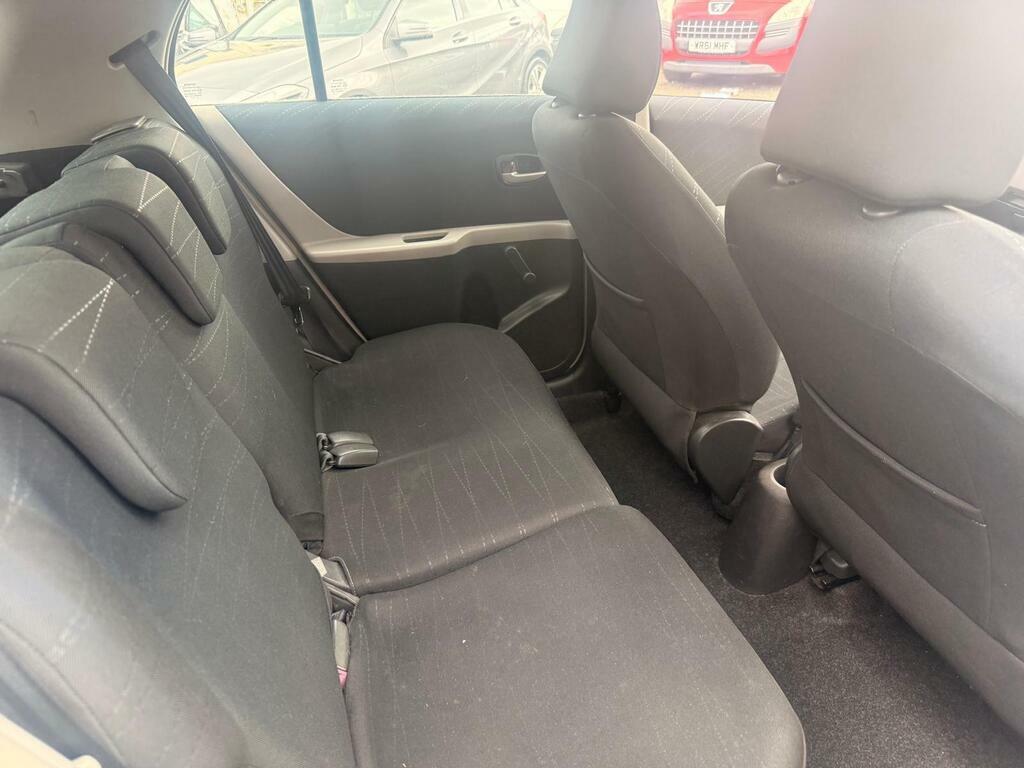 Toyota Yaris 1.3 Vvt-i Tr Silver #12