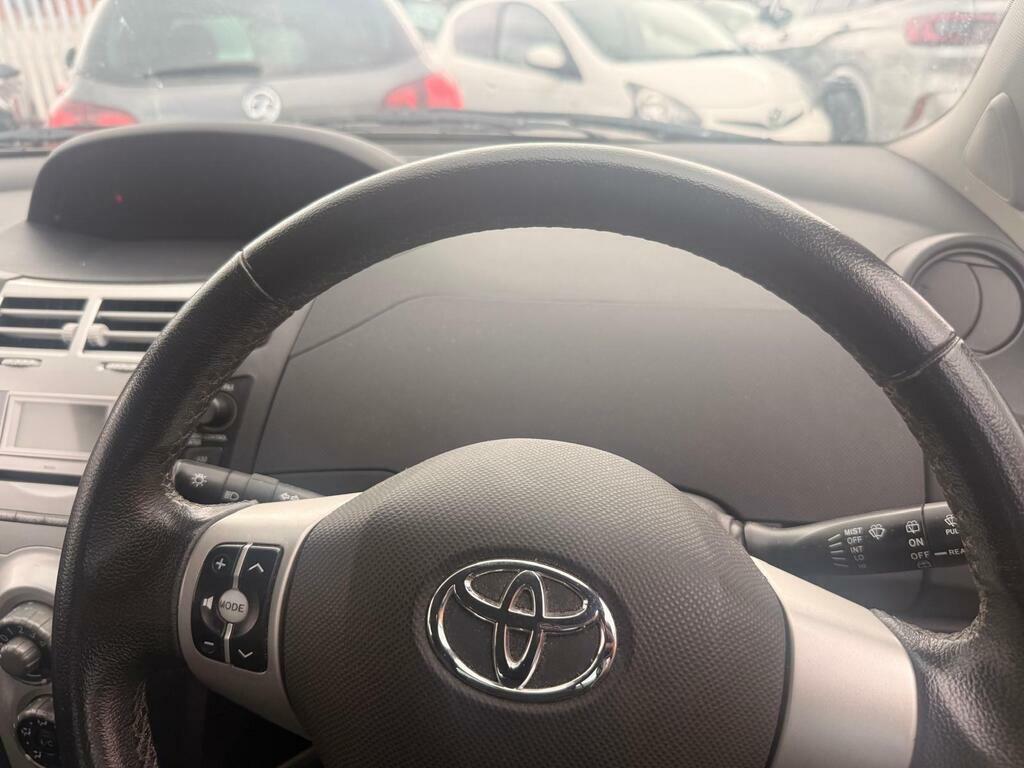 Toyota Yaris 1.3 Vvt-i Tr Silver #10