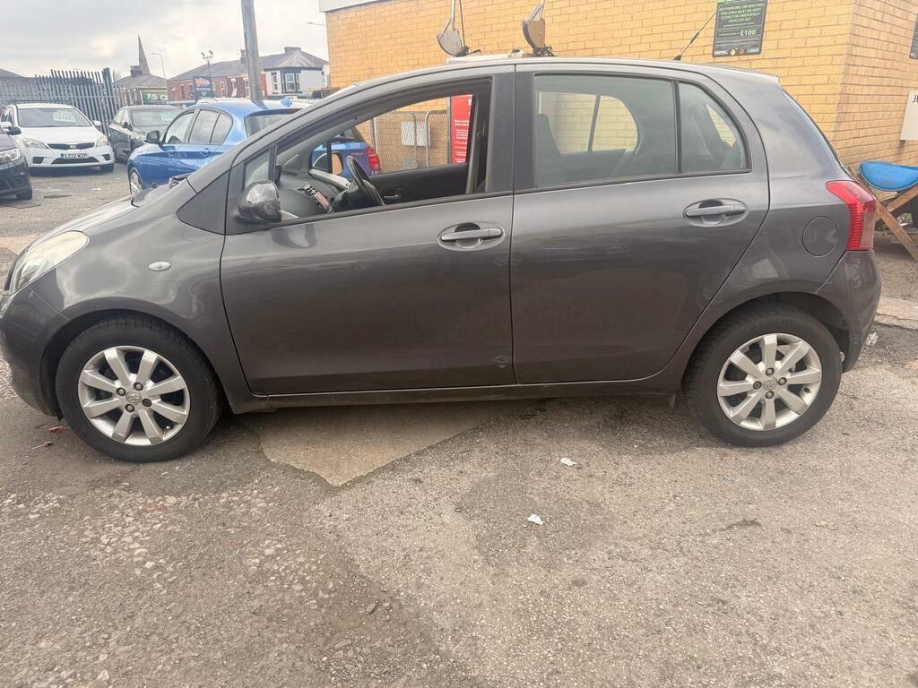 Toyota Yaris 1.3 Vvt-i Tr Silver #3