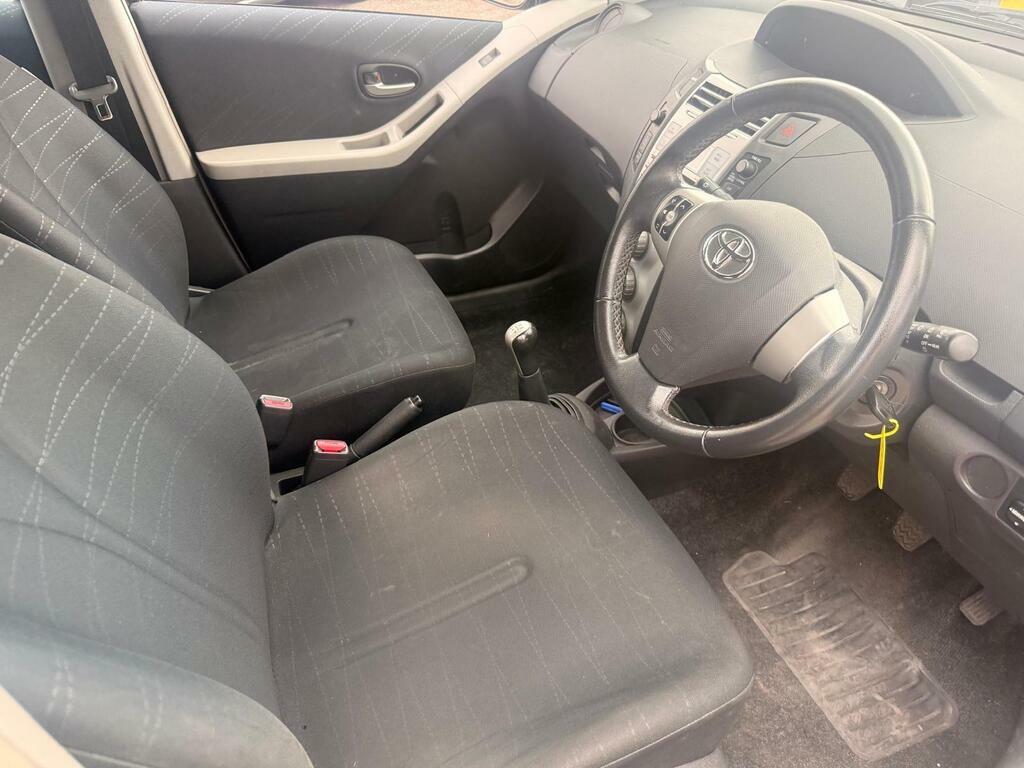 Toyota Yaris 1.3 Vvt-i Tr Silver #11