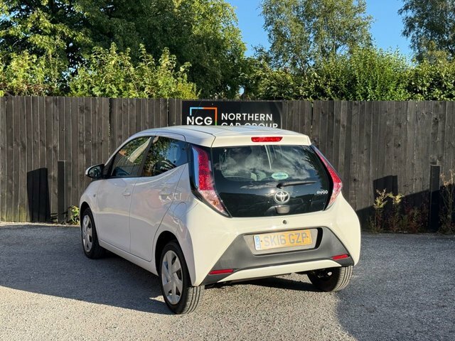 Toyota Aygo 2016 1.0 Vvt-i X-play Hatchback White #3