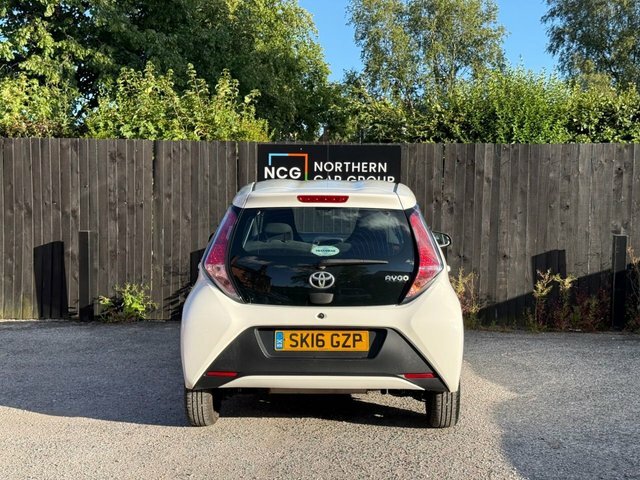 Toyota Aygo 2016 1.0 Vvt-i X-play Hatchback White #5