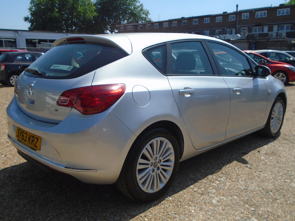 Vauxhall Astra 1.6 16V Energy Hatchback Euro 5 Silver #3