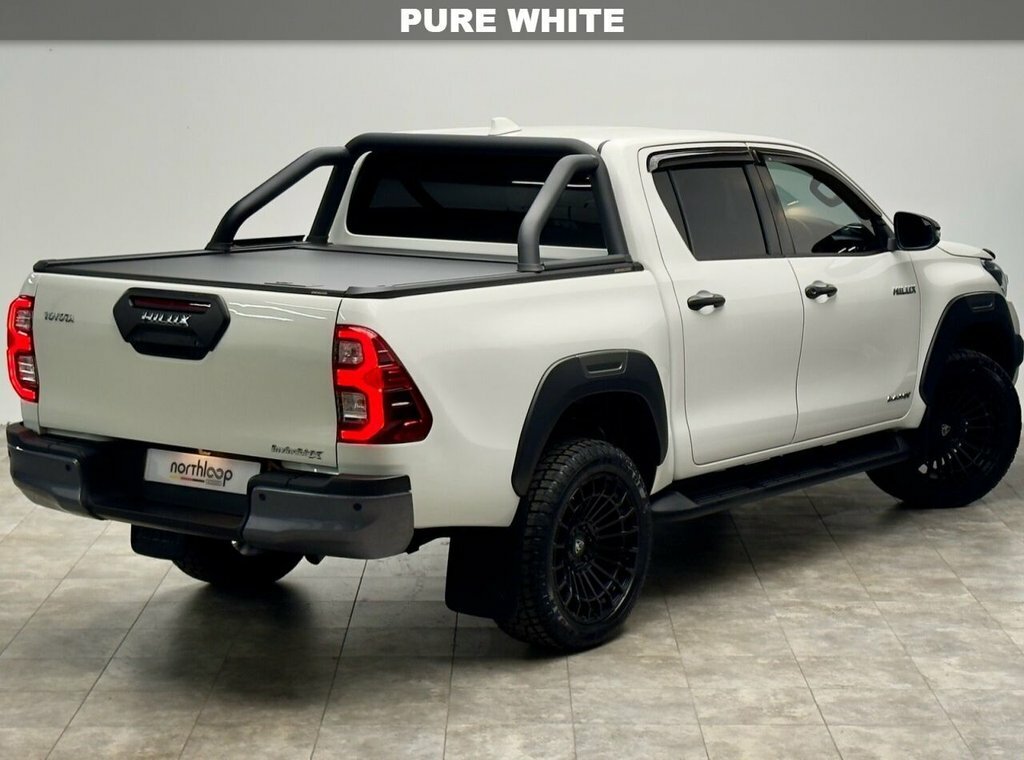 Toyota HILUX 2.8L Invincible X White #3