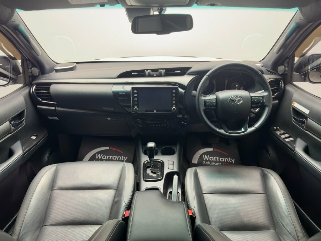 Toyota HILUX 2.8L Invincible X White #2