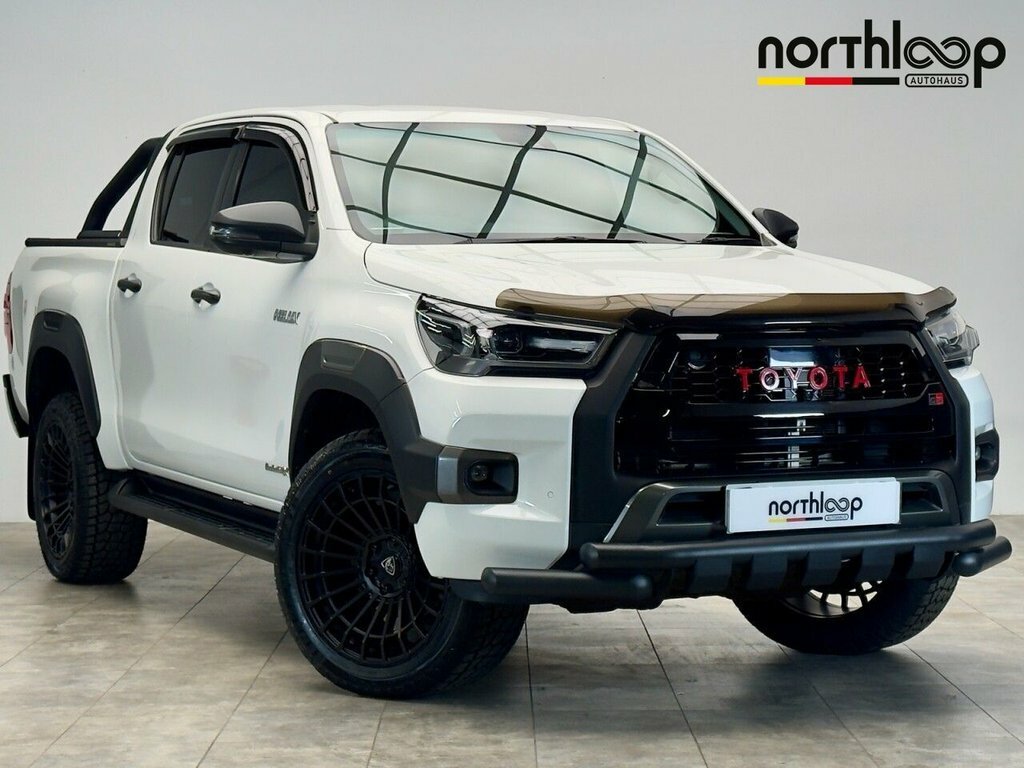 Toyota HILUX 2.8L Invincible X White