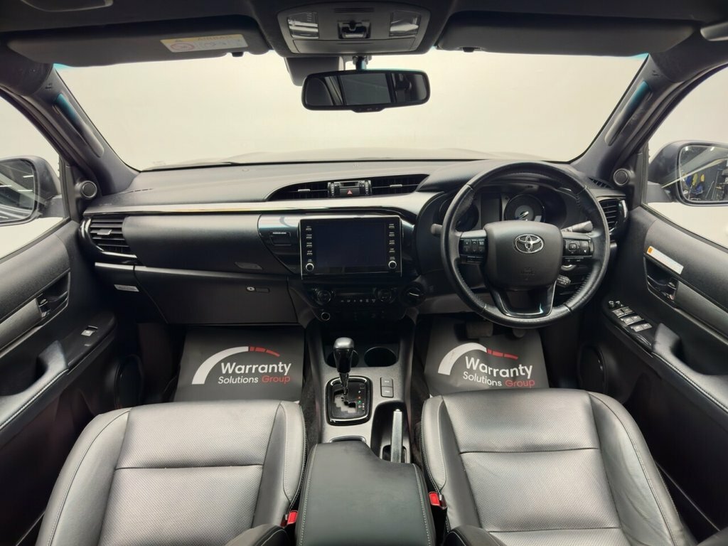 Toyota HILUX 2.8L Invincible X Grey #2