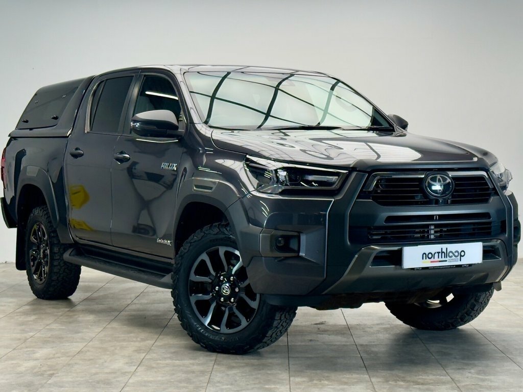 Toyota HILUX 2.8L Invincible X Grey
