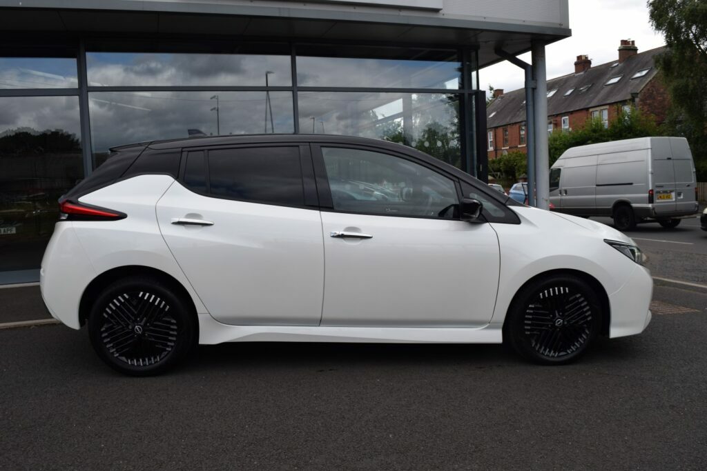 Nissan Leaf 110Kw 39Kwh Tekna White #2