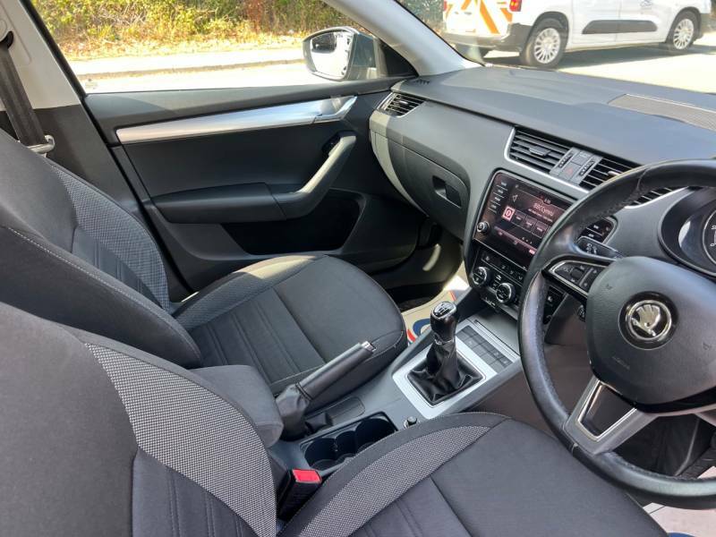 Skoda Octavia Estate 1.6 Tdi Se Technology Euro 6 Ss 201 White #8