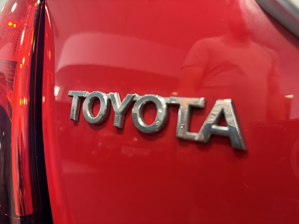 Toyota Yaris 1.5 Hybrid Excel Cvt DC66TCO Red #4