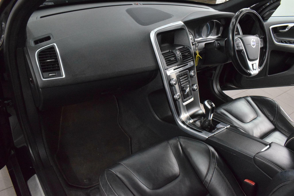 Volvo XC60 2.0 D4 R-design Euro 6 Ss AJ64FNO Black #3