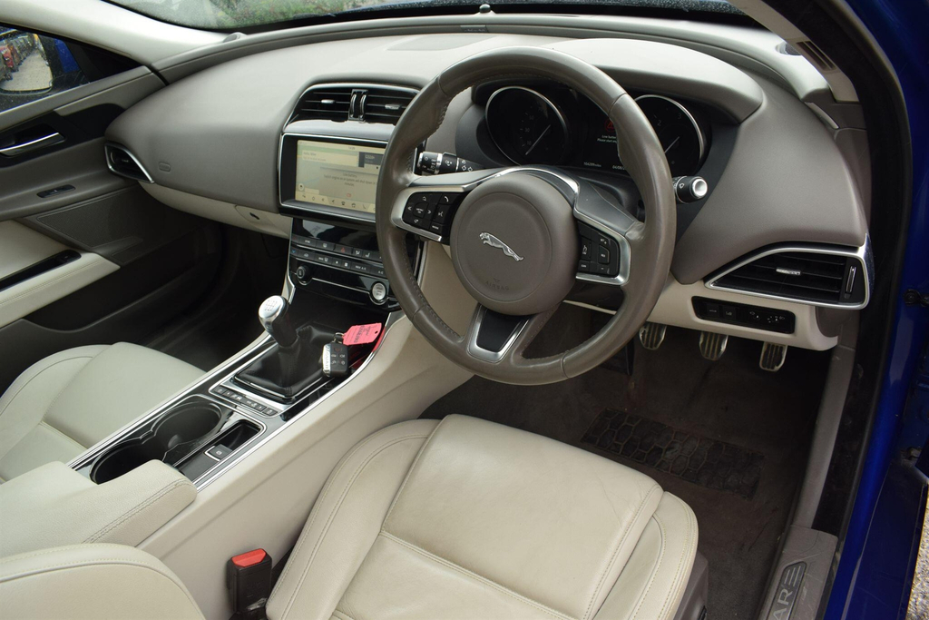 Jaguar XE 2.0D Prestige Euro 6 Ss Blue #3