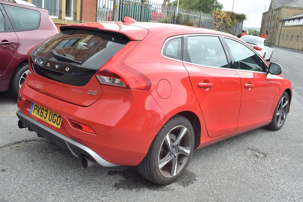 Volvo V40 1.6 D2 R-design Euro 5 Ss PK63UGO Red #2