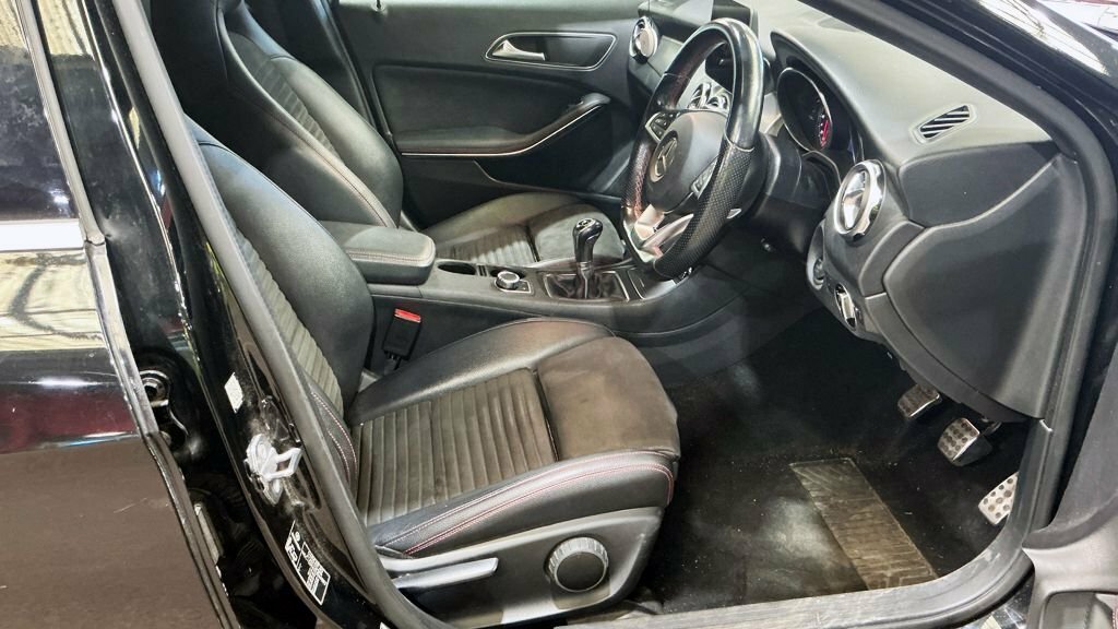 Mercedes-Benz GLA Class 2.1 Gla220d Sport Executive 7G-dct 4Matic Gold #8