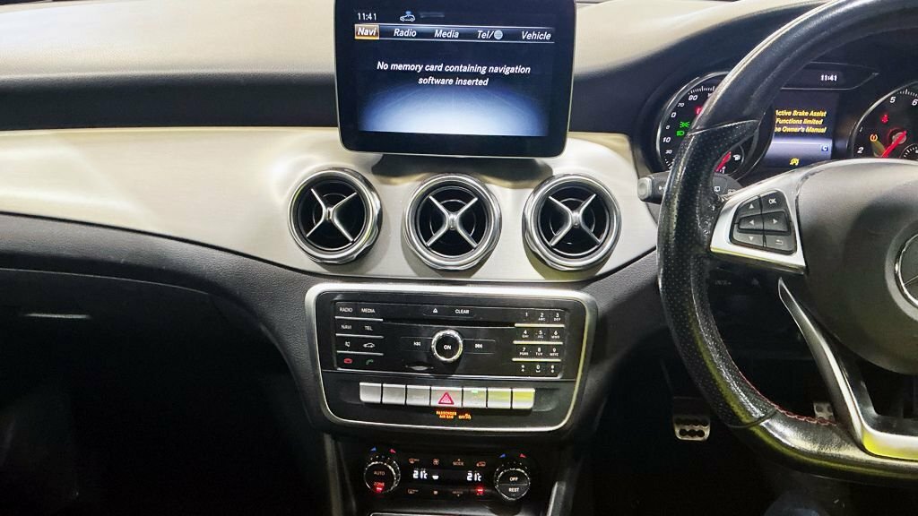 Mercedes-Benz GLA Class 2.1 Gla220d Sport Executive 7G-dct 4Matic Gold #10