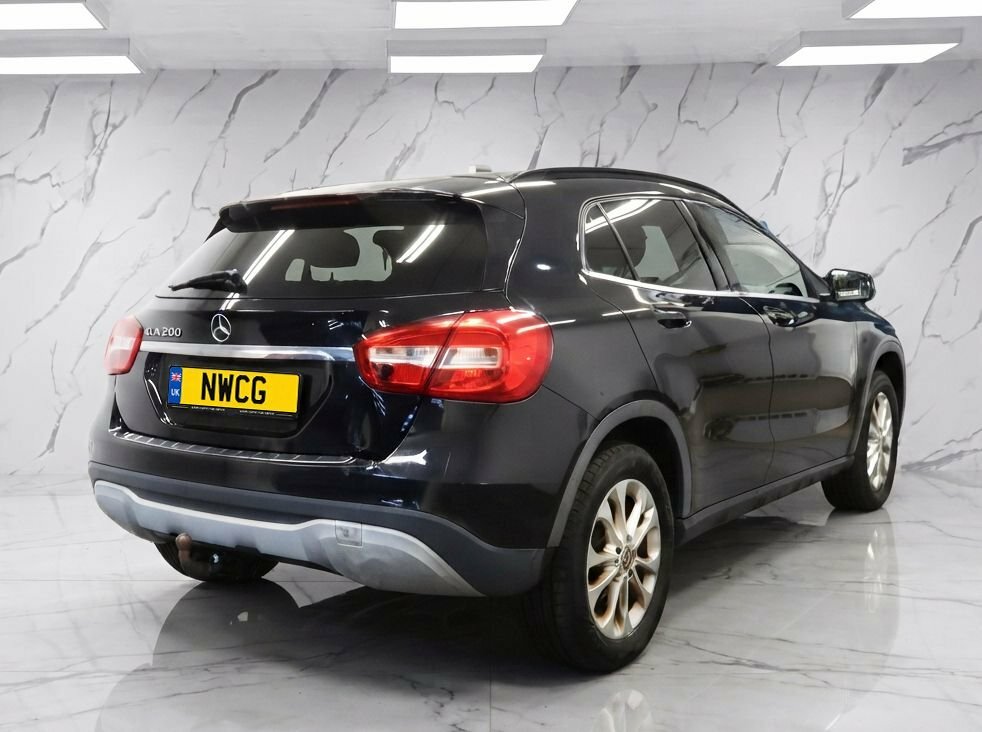 Mercedes-Benz GLA Class 1.6L Se Black #4