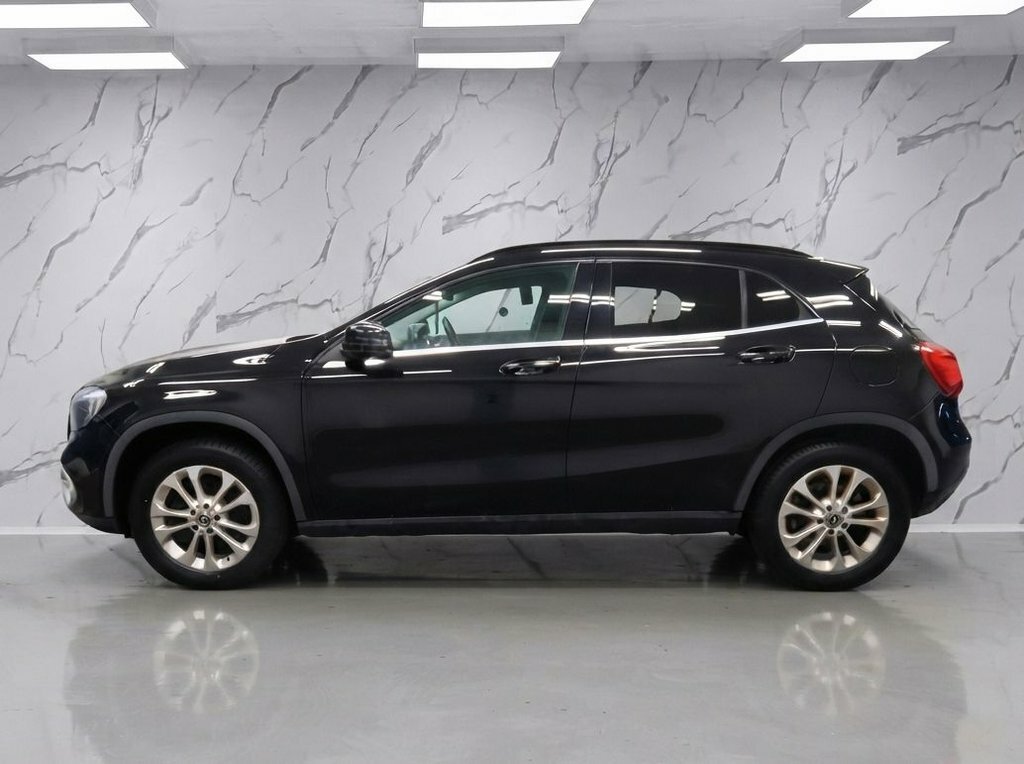 Mercedes-Benz GLA Class 1.6L Se Black #6