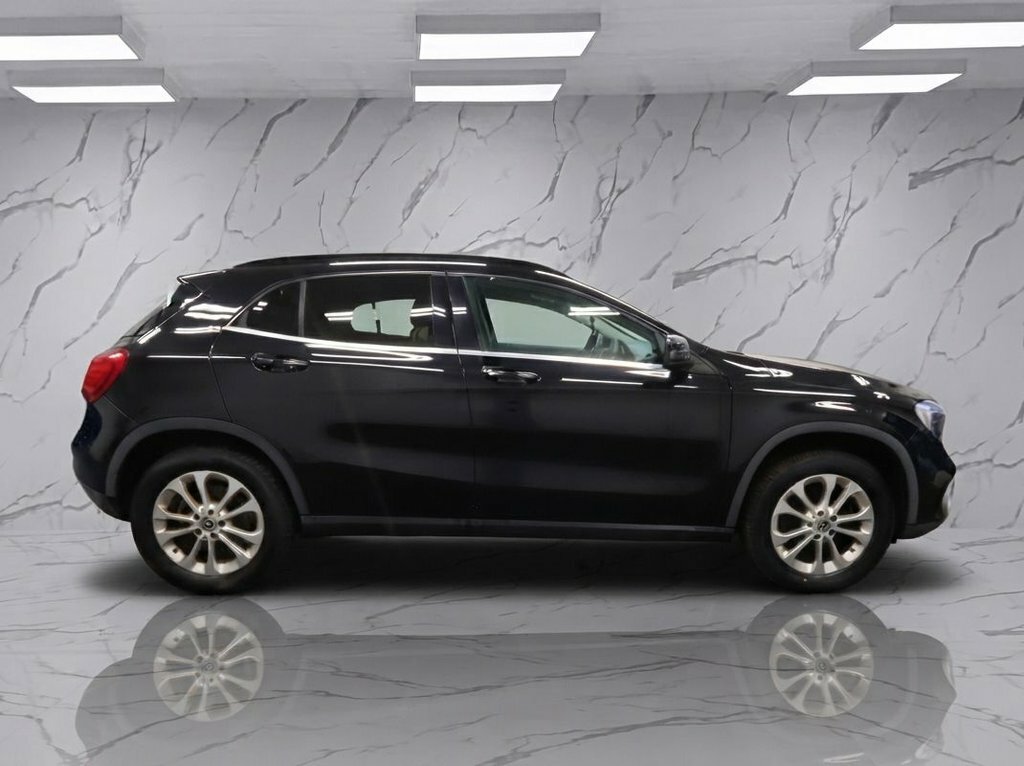 Mercedes-Benz GLA Class 1.6L Se Black #5