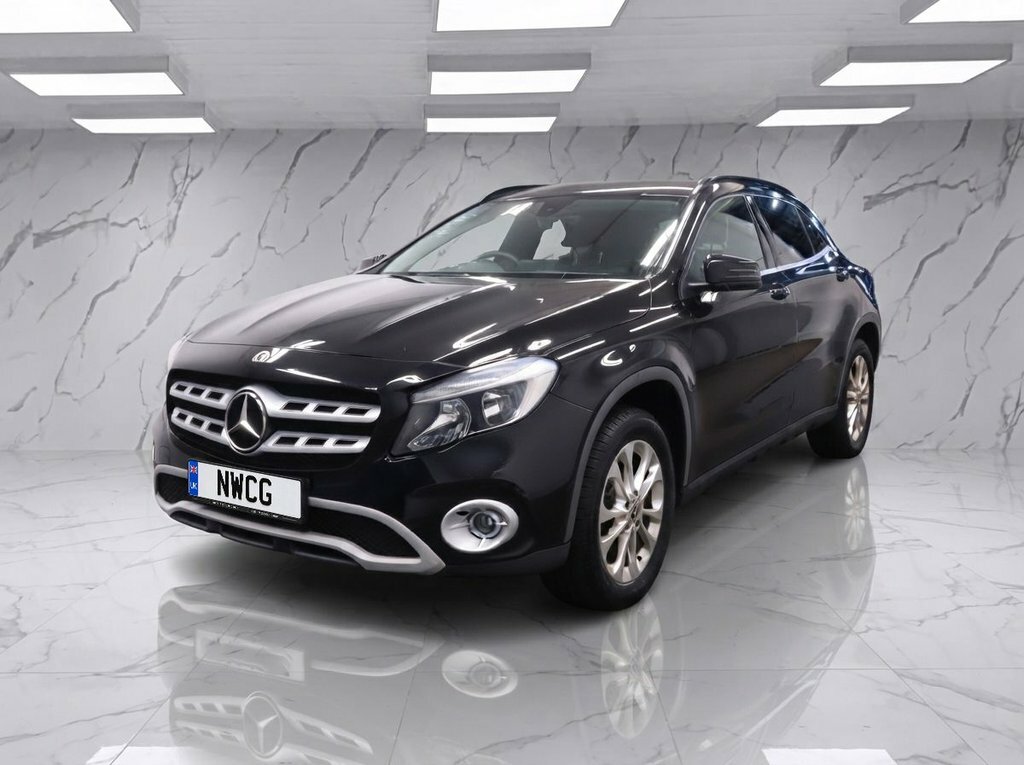 Mercedes-Benz GLA Class 1.6L Se Black #2