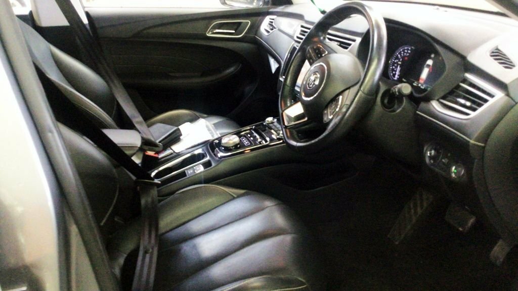 MG MG5 61.1Kwh Excite Long Range Estate Red #9