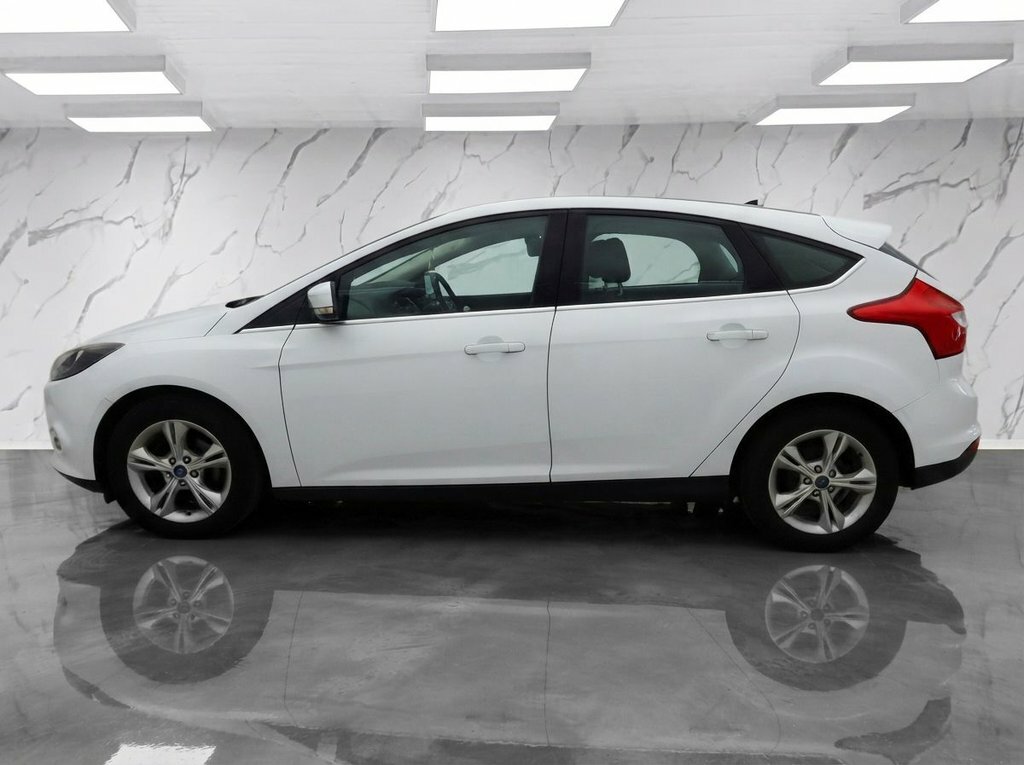Ford Focus 1.6L Zetec White #6