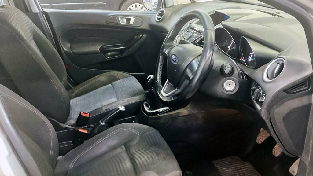 Ford Fiesta Hatchback 2015 Ford Fiesta 1.0 Ecoboost Zetec Petr Black #9