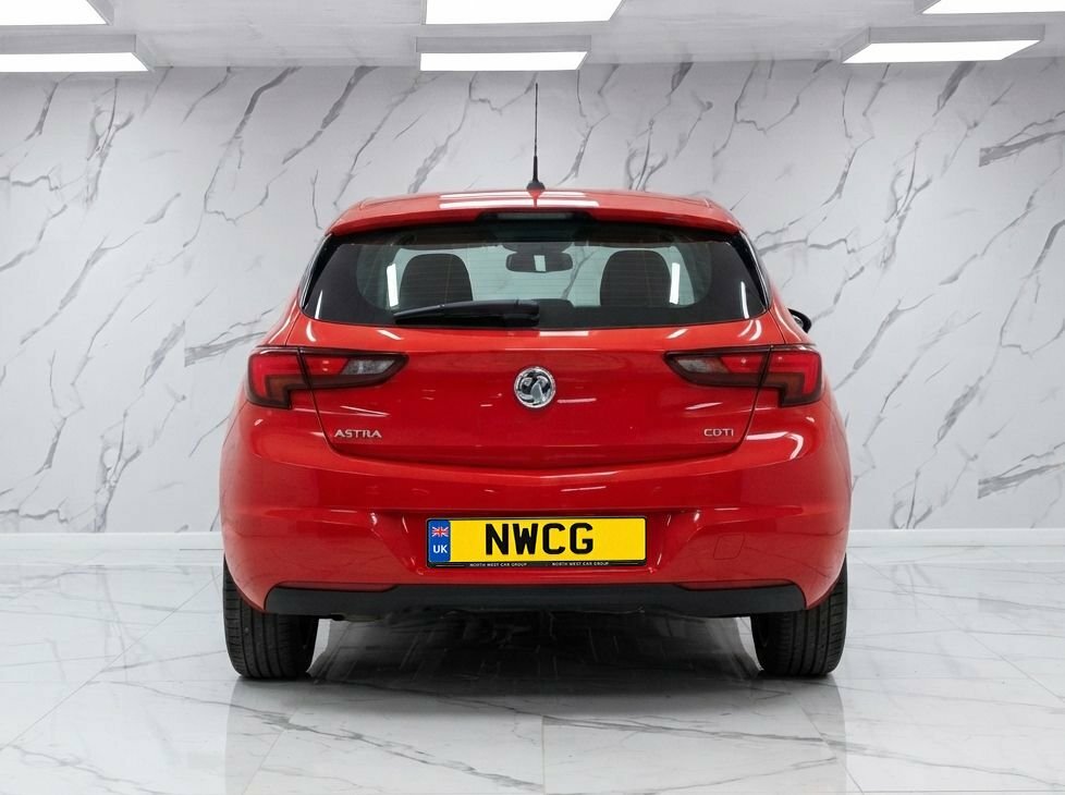 Vauxhall Astra 1.6L Design Red #4