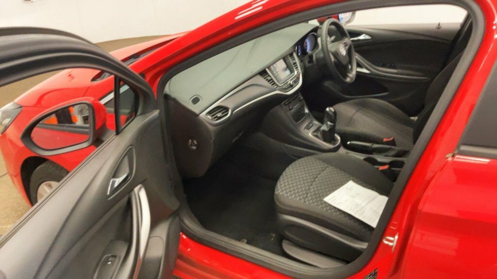 Vauxhall Astra 1.6L Design Red #6