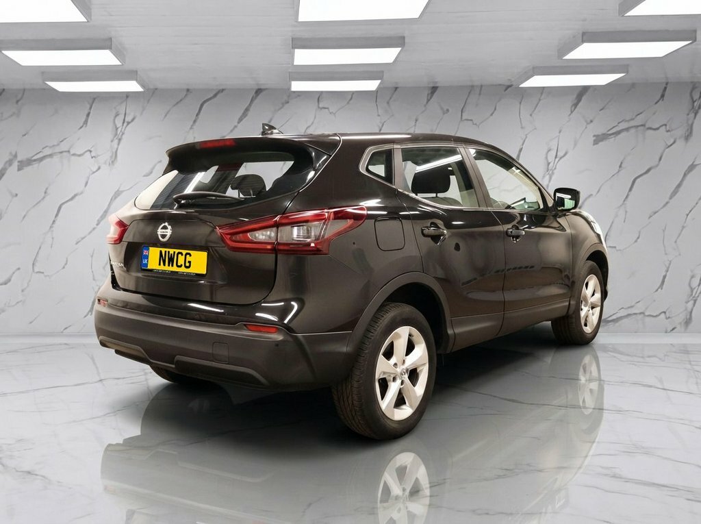 Nissan Qashqai 1.3L Acenta Premium Black #4