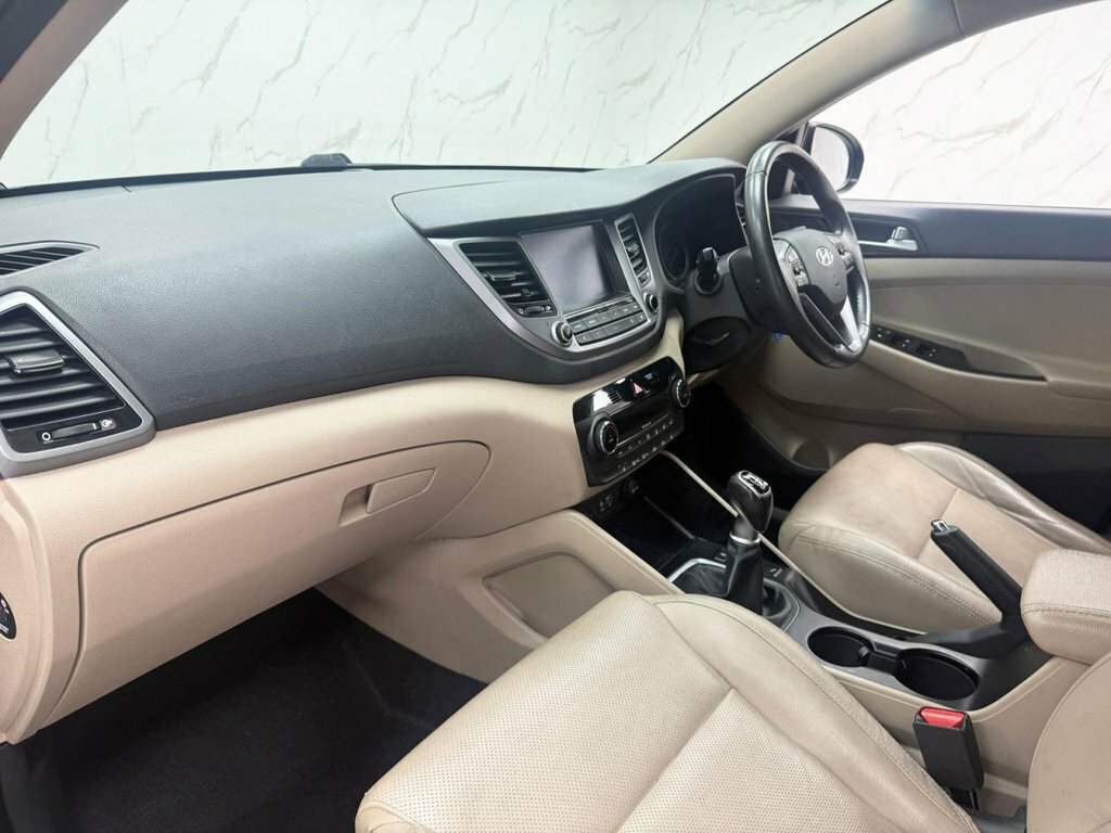 Hyundai Tucson 1.7 Crdi Se Blue Drive 114 Bhp Beige #12